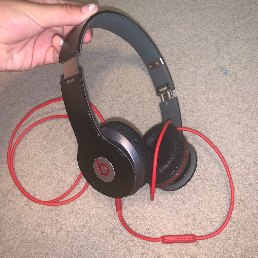 Beat headphones w wire for phone